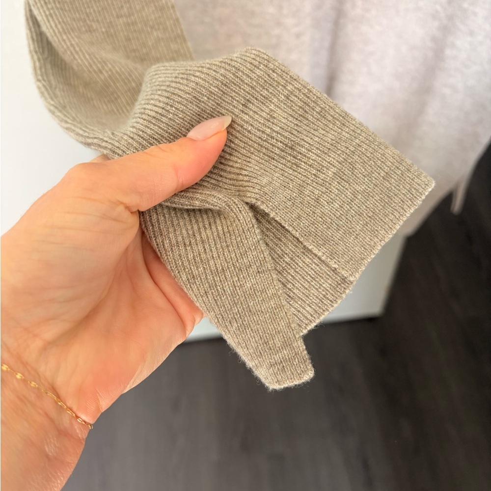 Grey/Tan V-Neck Sweater - Picture 3 of 4